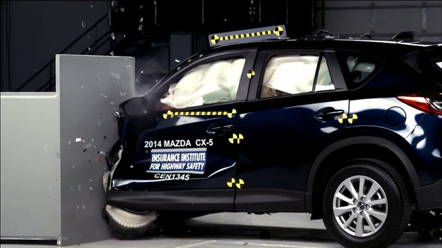 0938 806 791 Mr. BẢO THỬ NGHIỆM VA CHẠM XE MAZDA 2015 Mazda CX-5 small overlap IIHS crash test