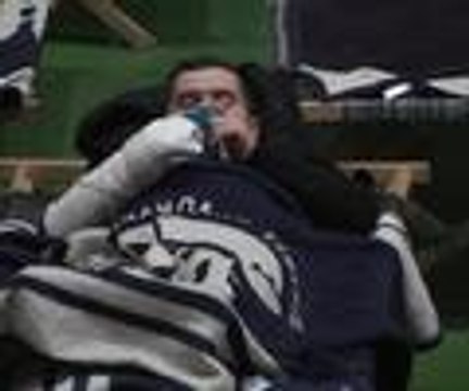 Evsizler, kara kış ı spor salonunda geçiriyor