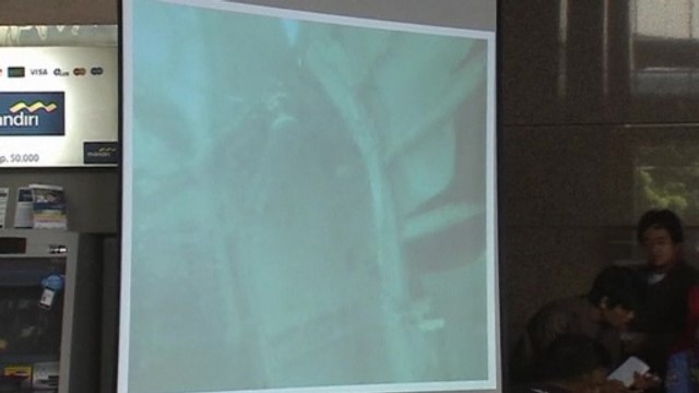 Indonesia locates tail of crashed AirAsia plane