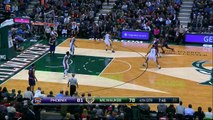 Isaiah Thomas balance un affreux shoot à trois points au-dessus de la planche