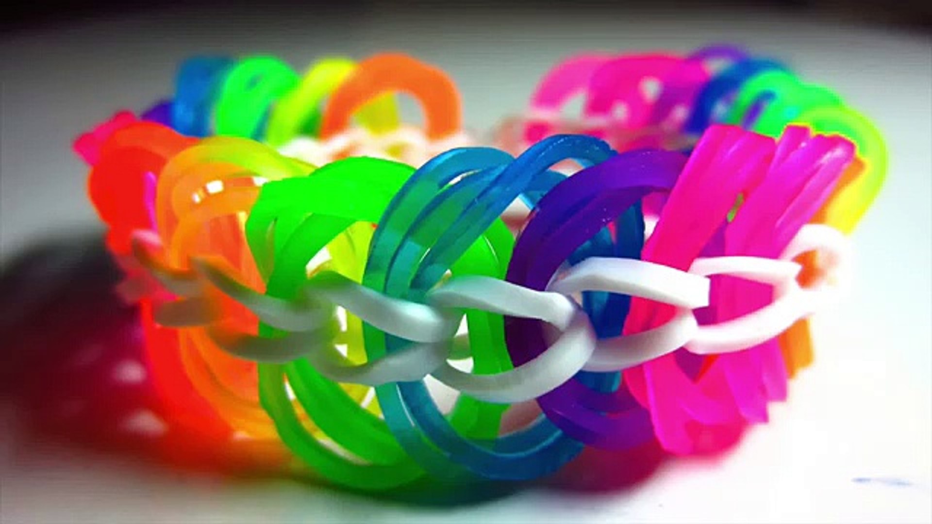 How to Make a Triple Link Chain Rainbow Loom Bracelet without a Loom_ with  Two Pencils EASY - video Dailymotion