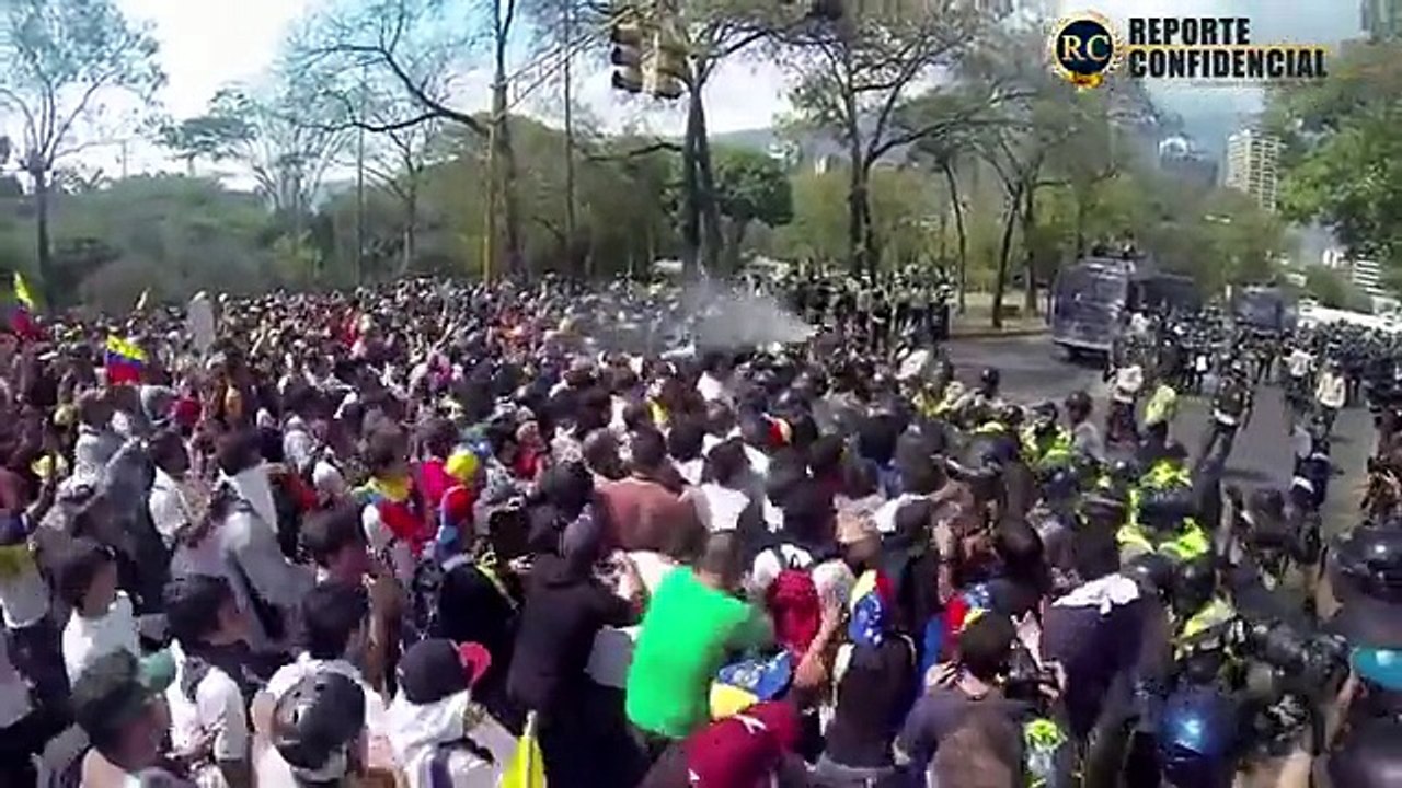 Paz en calle y batalla en universidad (UCV) 12M
