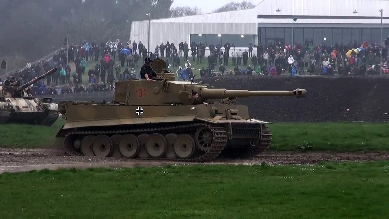 Tiger Tank 131 Sounding Great In The Mud and Rain   Tiger Day 2014