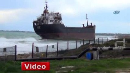 KKTC'de Yük Gemisi Karaya Oturdu