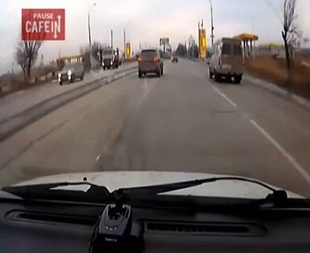 Jalouse, elle percute violemment la voiture de son ex accompagné de sa nouvelle copine