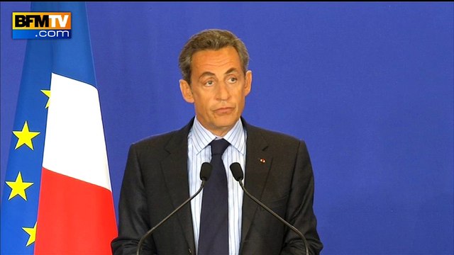Sarkozy: Notre démocratie est attaquée nous devons la défendre sans faiblesse , après l'attentat à Charlie Hebdo