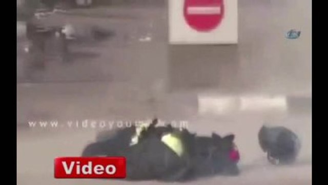 Bomba, İmha Uzmanının Elinde Böyle Patladı