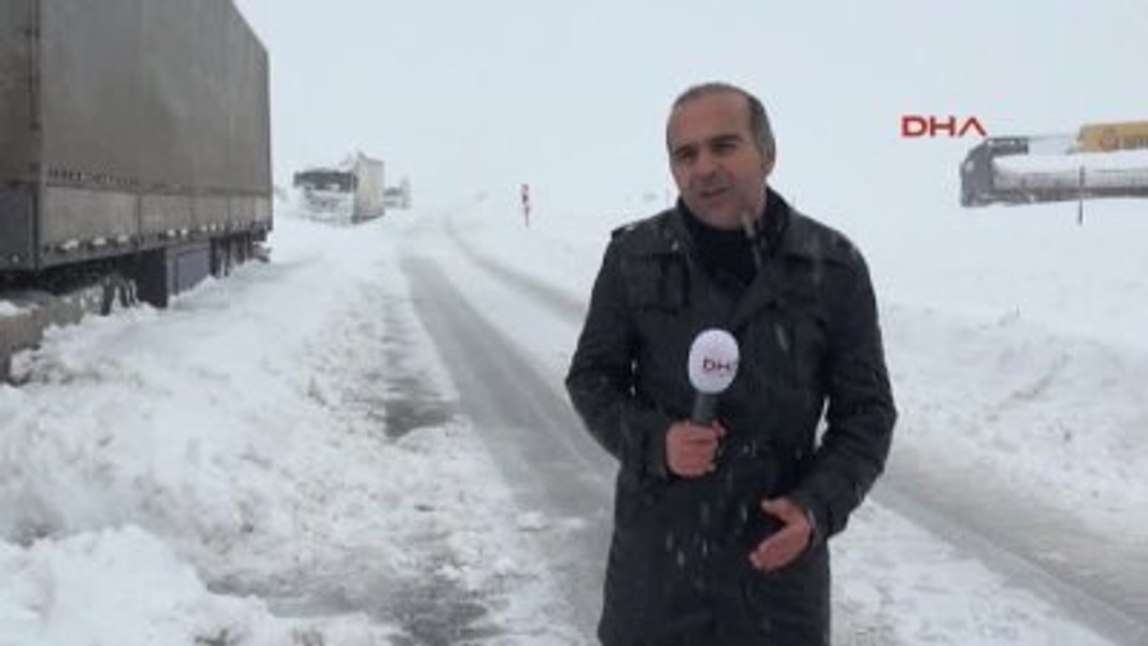 Erzincan'da Kar Yağışı Hayatı Olumsuz Etkilemeye Devam Ediyor