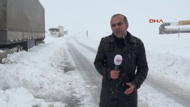 Erzincan Erzincan- Sivas Karayolunda Ulaşım Durdu