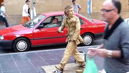 Awesome Walking Statue Street