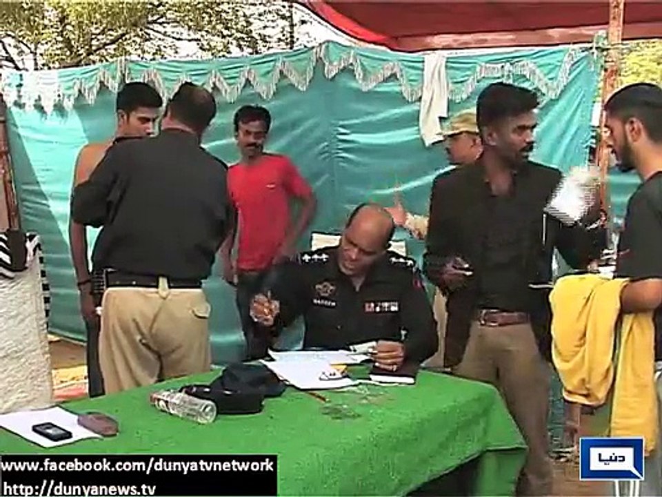 Karachi- Physical test held for recruitment of constables.
