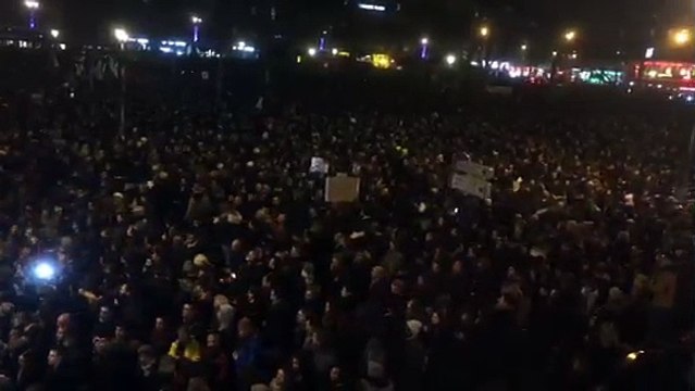 Rassemblement pour Charlie Hebdo à Paris, place de la République