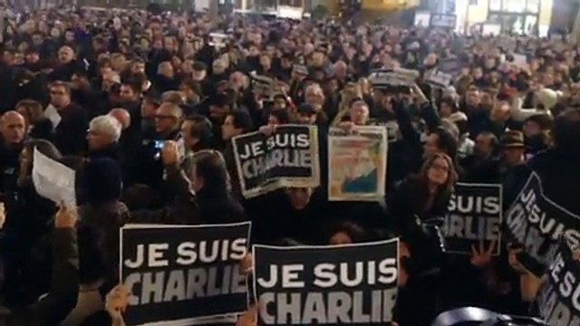 Attentat contre Charlie Hebdo : 1000 personnes à Avignon chantent La Marseillaise