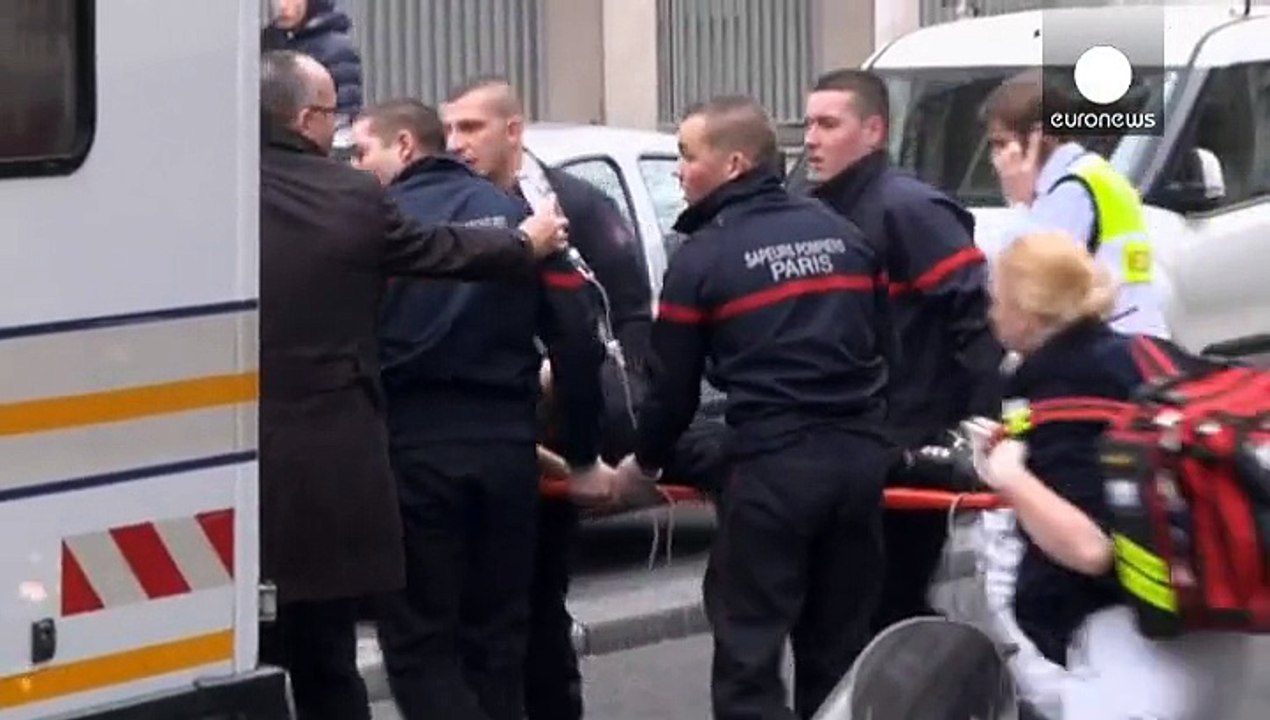 Zwölf Tote bei Angriff auf Satirezeitung "Charlie Hebdo" in Paris - Täter weiter flüchtig