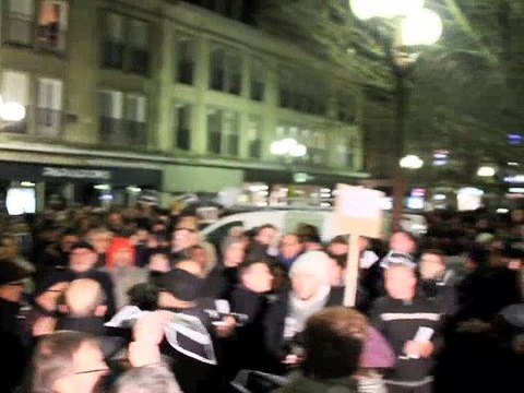 Beauvais : des centaines de Beauvaisiens rendent hommage aux victimes de la tuerie de Charlie Hebdo