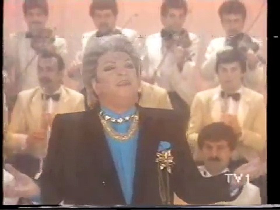 Zeki MÜREN - GÖZLERİN DOĞUYOR GECELERİME