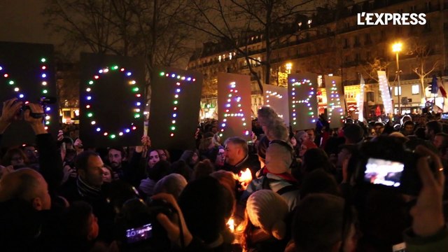 Le slogan Je suis Charlie attire des milliers de personnes à Paris