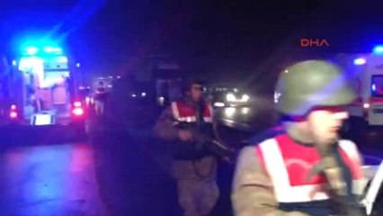 Diyarbakır Tek Şeride Düşürülen Yolda İki Otomobil Çarpıştı 1 Ölü, 5 Yaralı