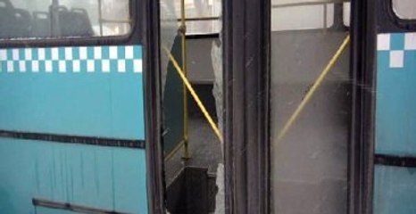 Sürücüye Kızan Şahıs, Hıncını Otobüsten Çıkardı