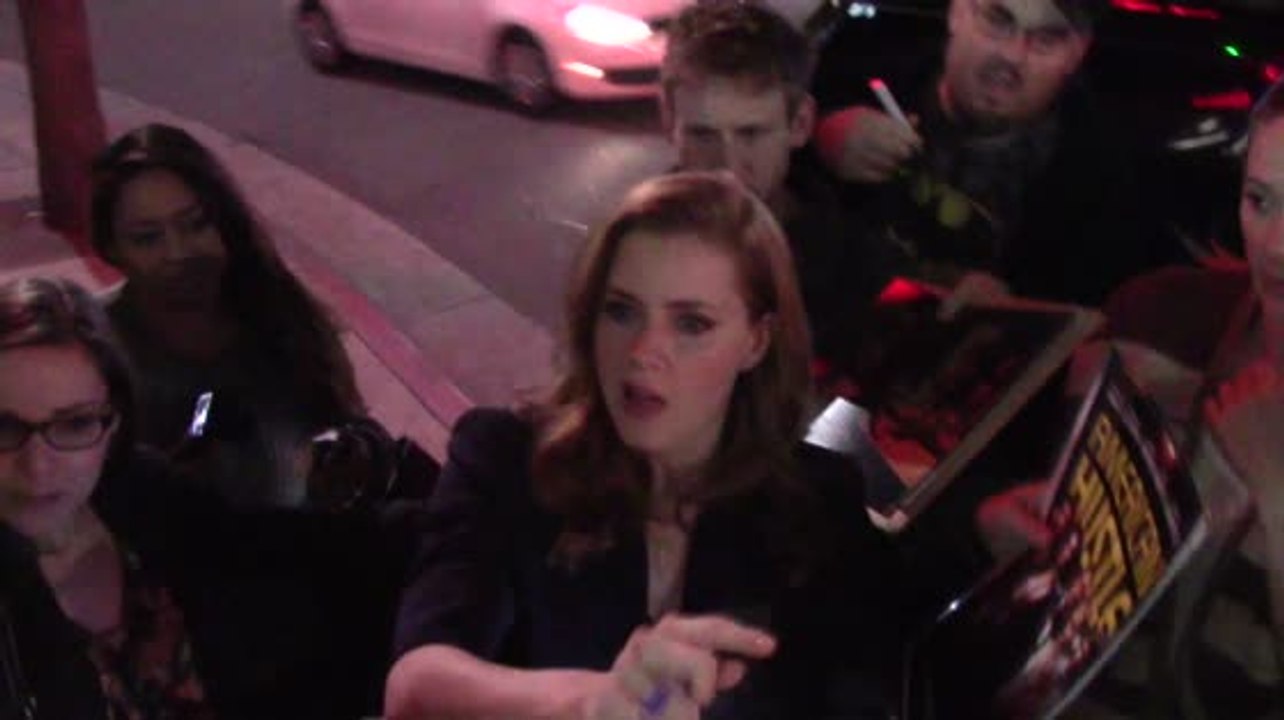 Amy Adams Controls The Masses While Signing Autographs in Beverly Hills