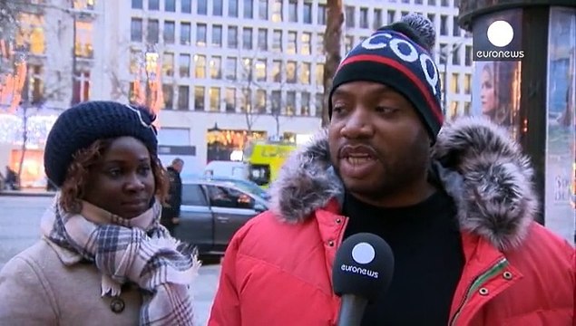 بهت و حیرت ساکنان پاریس و جهانگردان از حمله مرگبار به هفته نامه شارلی ابدو