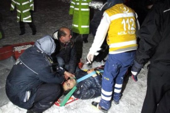 Yolcu Otobüsü Tipide Şarampole Yuvarlandı: 1 Ölü, 45 Yaralı