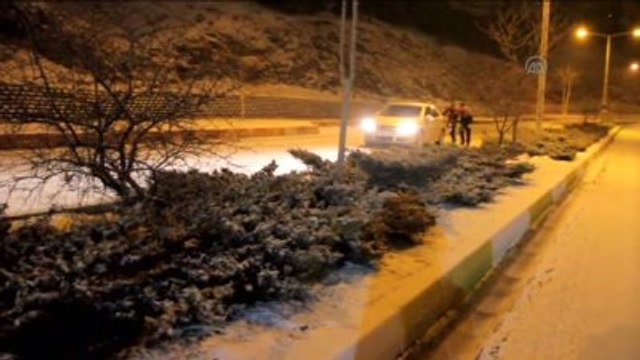 Yolda Kalan Araçların Yardımına Polis Ekipleri Yetişti