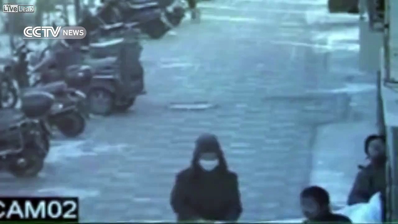 Neighbors Catch Girl Falling From 4th Floor In Blanket