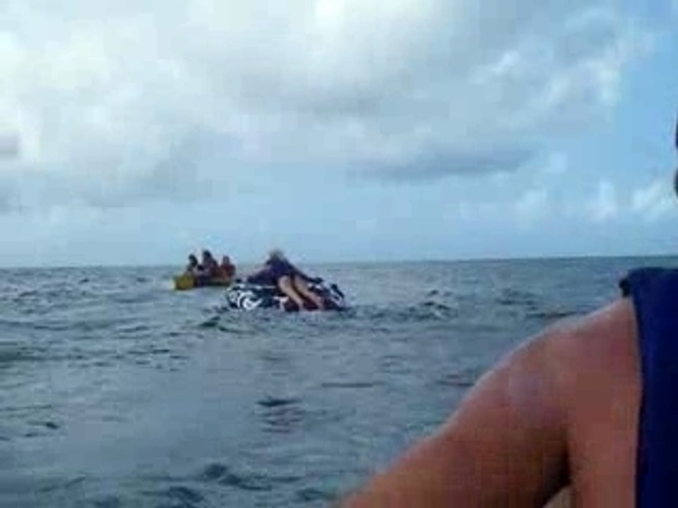 Marine sur la bouée
