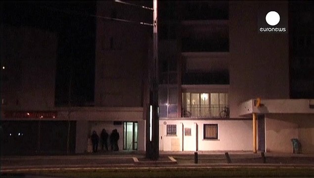 Μακελειό στο Παρίσι: Παραδόθηκε στις αρχές ένας από τους τρεις υπόπτους