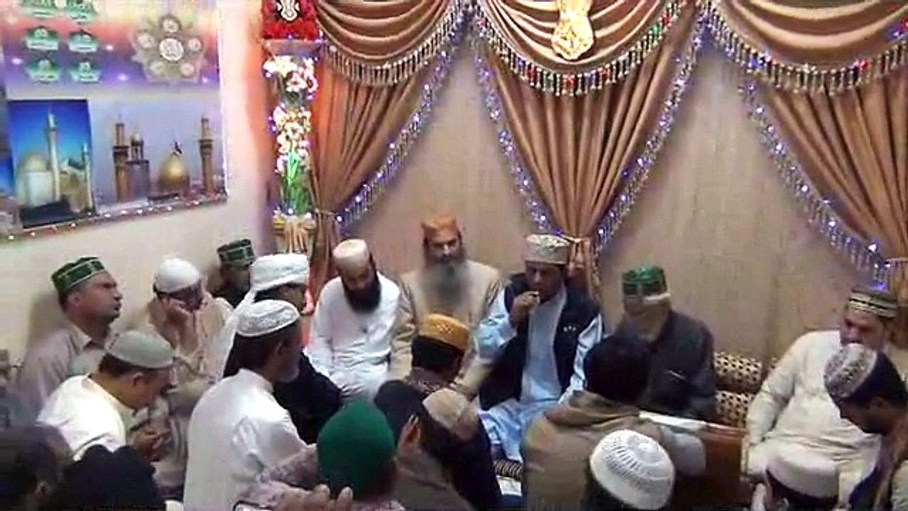 Khalid Shakeel Sahib~Urdu Naat~ Diloun key gulshan mahek rahey hain yeh kaif kiun aaj aa rahey hain kuch aisa masoos ho raha Hazoor Tashreef la rahey hain