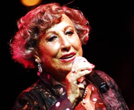 Müzeyyen Senar Artık Yaşlı Bakımevinde