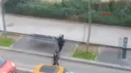 Fransız Metro News Gatezesi Kaldırımda Öldürülen Polis Müslümandı