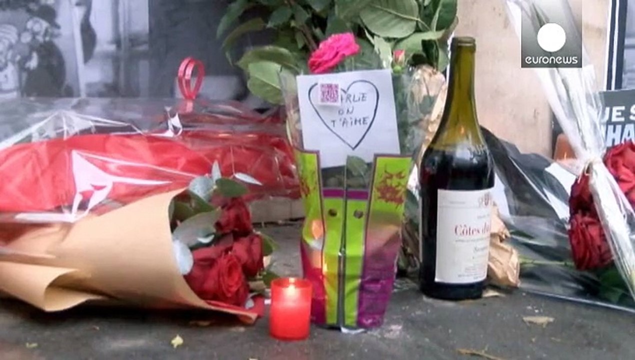 گرامیداشت یاد قربانیان در مقابل دفتر "شارلی ابدو"