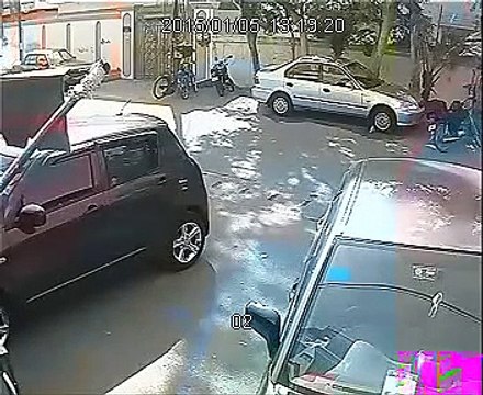 05/01//2015 DACOITI IN BROAD DAYLIGHT ON MAIN BUSY 9 TH COMM ST PHASE IV DHA KARACHI..AND ROBBERS ENJOYED WHOLE DAY ROAMING IN SAME AREA??