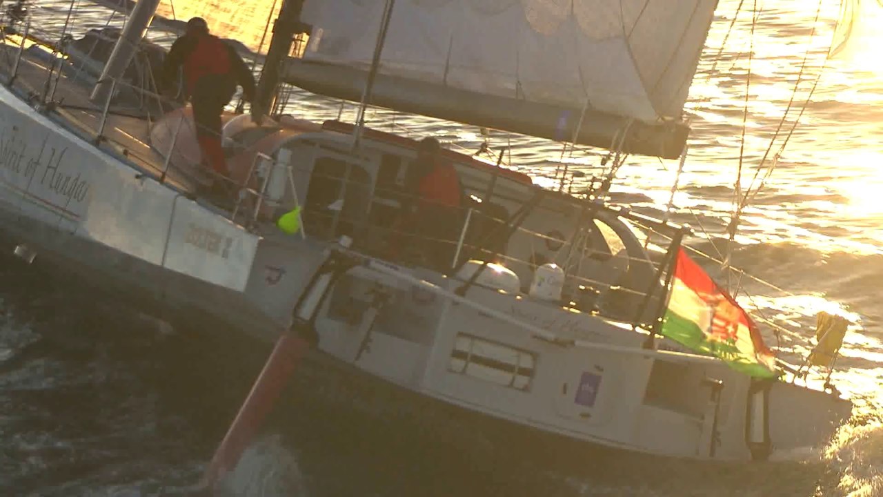 Barcelona World Race 20142015 : 02 January 2015 RACE DAY 3