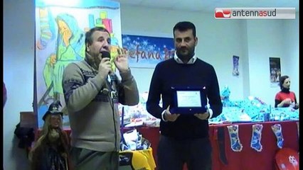 TG 07.01.14 Decaro visita i bambini del Pediatrico e distribuisce i doni della Befana