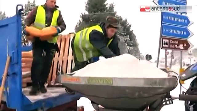 TG 31.12.14 Ultimo dell'anno imbiancato, disagi per la neve in tutta la Puglia