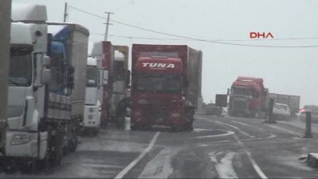 Zonguldak?ta Kar Yağışı Nedeniyle 227 Köy Yolu Ulaşıma Kapandı