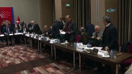 Kılıçdaroğlu’na ayakkabı fırlatıldı