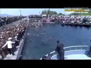 Kim Jong'a Yakın Olabilmek İçin Suya Atlayan Kuzey Koreliler