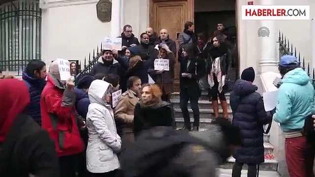 Fransa'nın İstanbul Başkonsolosluğu Çalışanlarından Saygı Duruşu