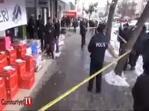 Boşanmak üzere olduğu eşini rehin aldı