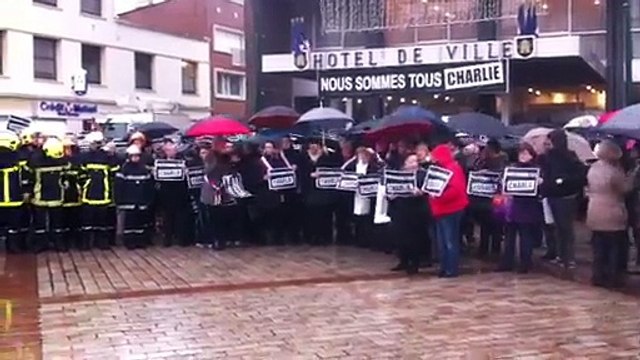 Rassemblement à Lens en hommage aux victimes de l'attentat à Charlie Hebdo
