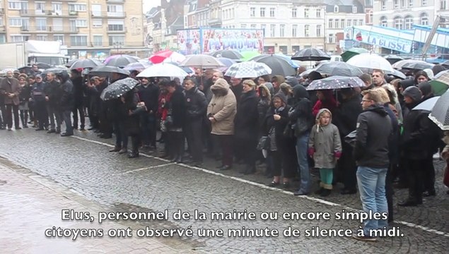 Une minute de silence respectée devant la mairie de Cambrai après l'attentat contre Charlie Hebdo