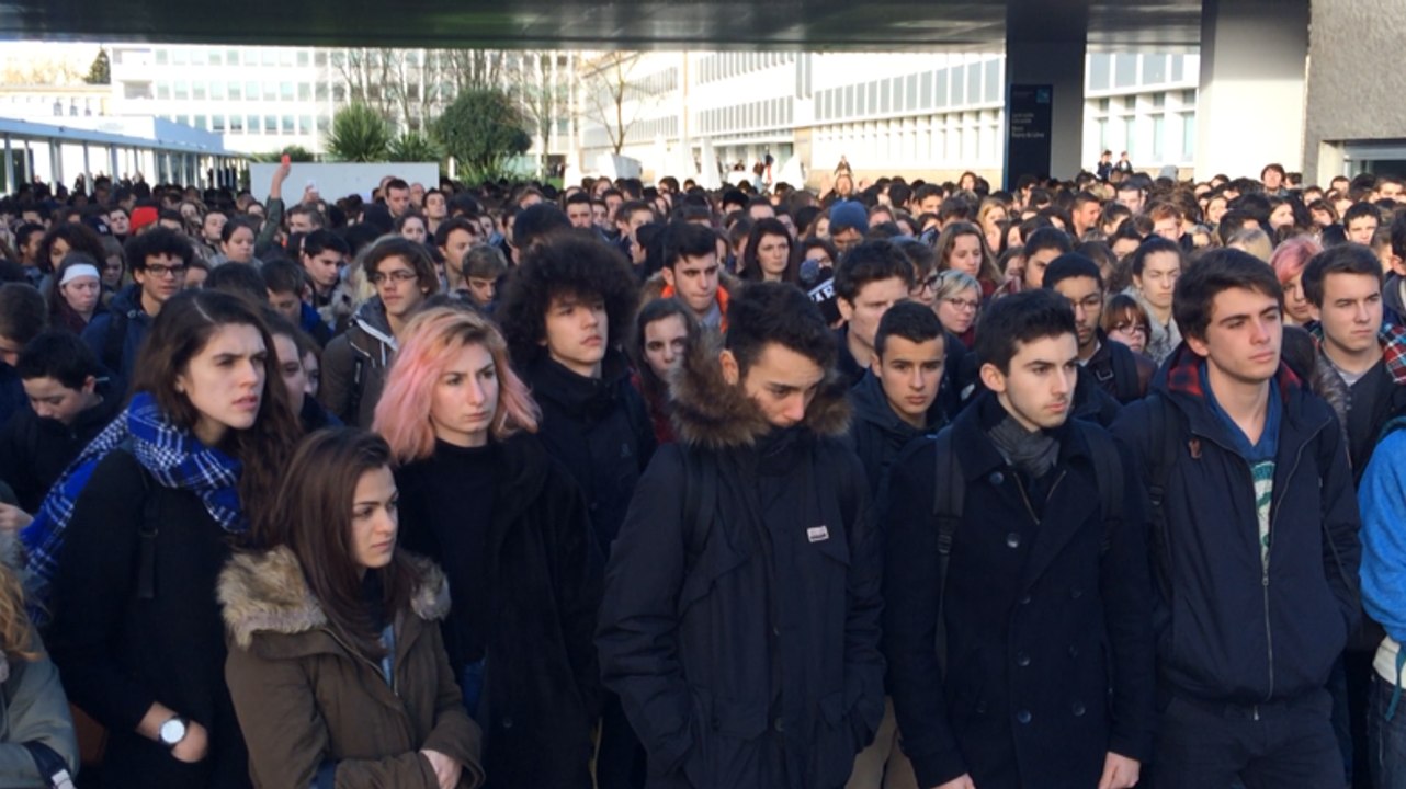 Charlie Hebdo : Plus d'un millier de lycéens ra...