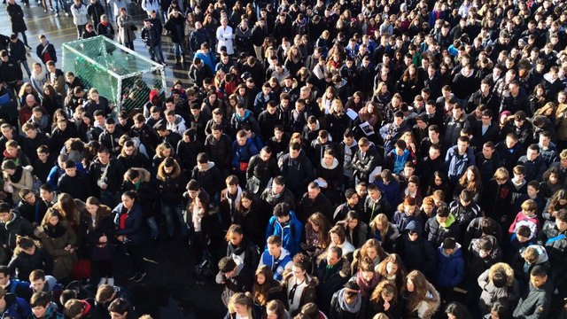 Charlie Hebdo: une minute de silence pour 1900 élèves à Saint-Jo Lorient
