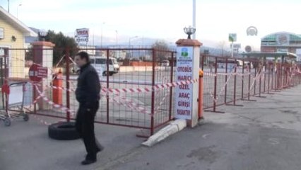 Belediyeye Kızıp Otobüs Terminalini Parmaklıkla İkiye Böldü