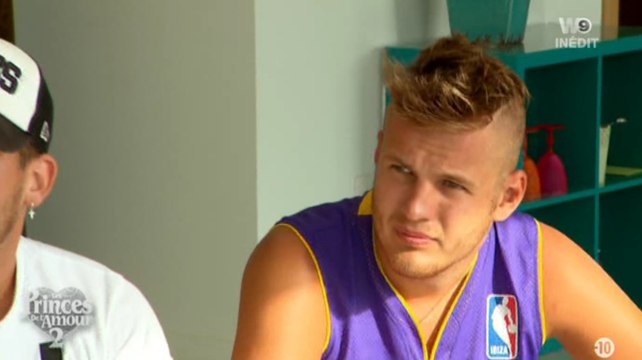 La nouvelle coupe de Charles (LPDLA 2) - ZAPPING PEOPLE DU 08/01/2015