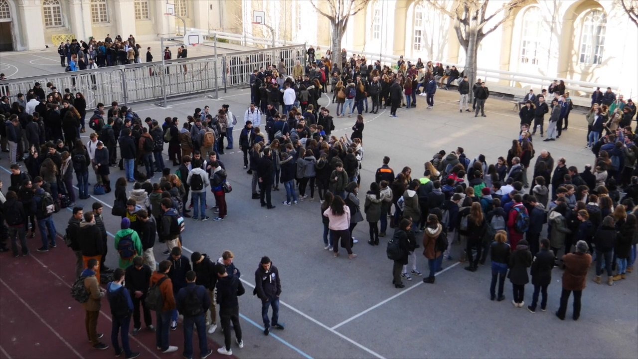 Attentat : le lycée Thiers à Marseille s'unit pour Charlie Hebdo